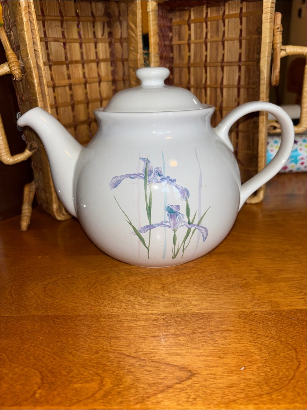 Corelle White Teapot with Shawdow Iris Design